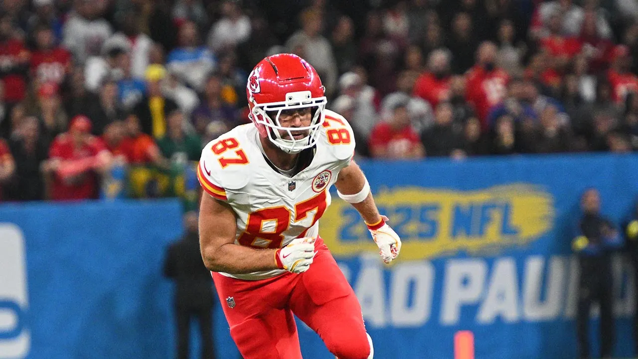 Taylor Swift fans go after Chargers player for open-hand slap on Travis Kelce: ‘That was low’